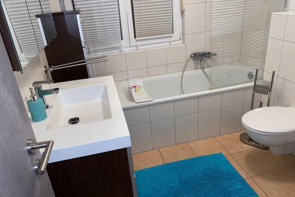 Ruhiges Zimmer Im Gasthaus Essen Esterno foto