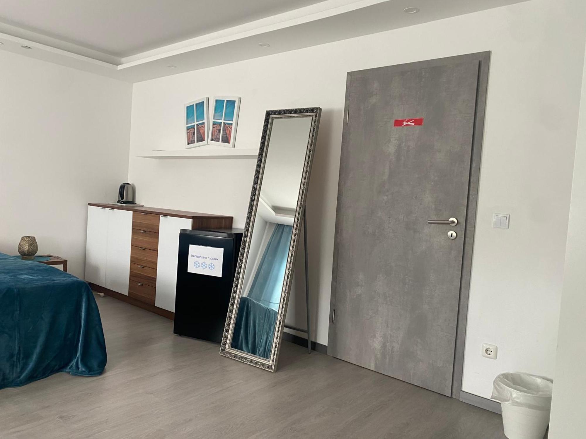 Ruhiges Zimmer Im Gasthaus Essen Esterno foto