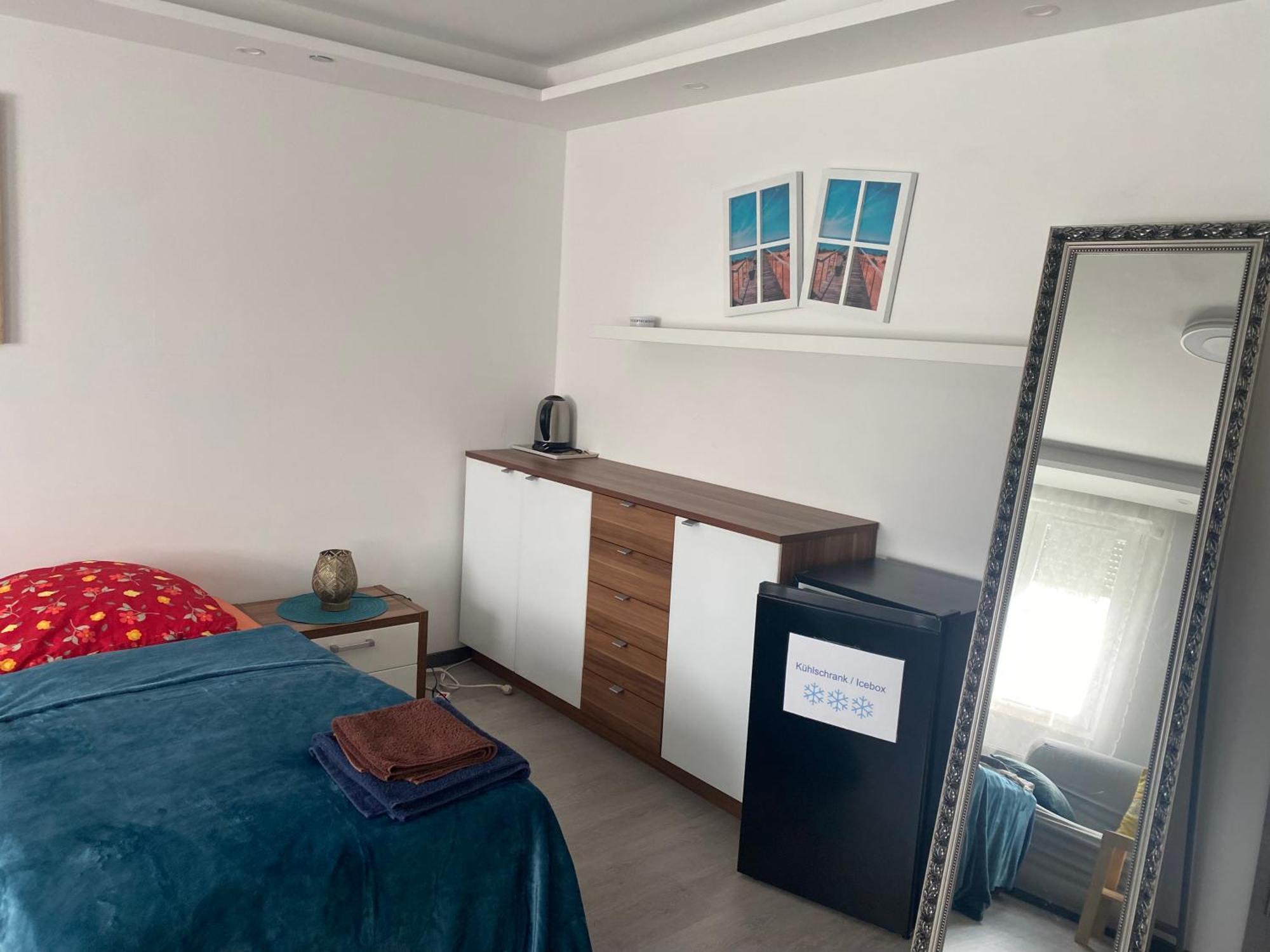 Ruhiges Zimmer Im Gasthaus Essen Esterno foto