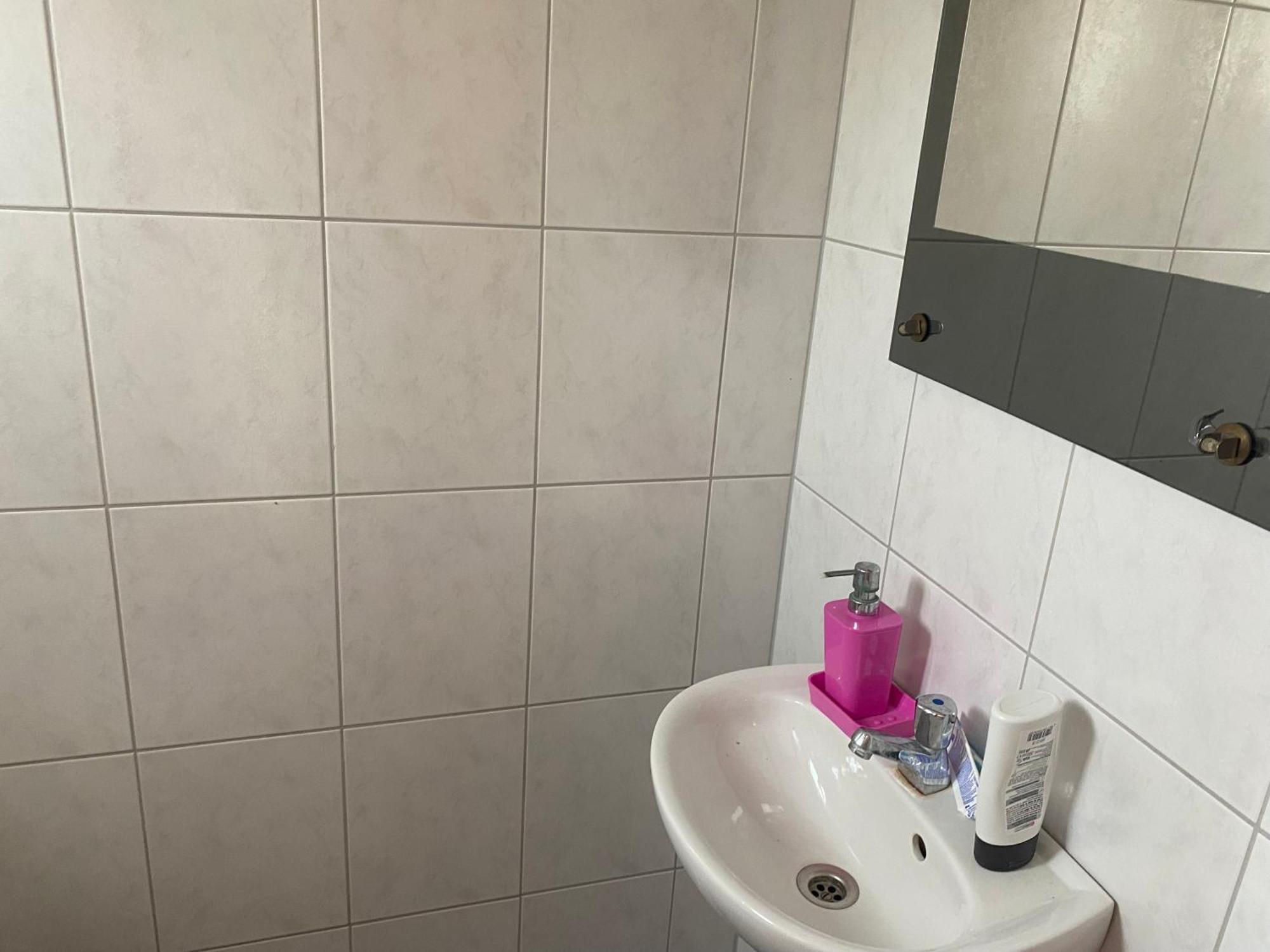 Ruhiges Zimmer Im Gasthaus Essen Esterno foto